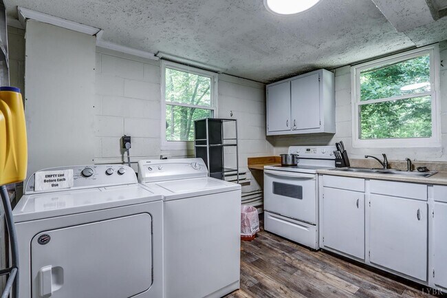 Building Photo - 4605 Greenwood Dr