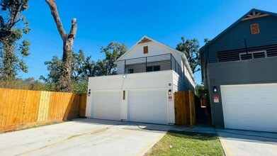 Building Photo - 9328 Firnat St