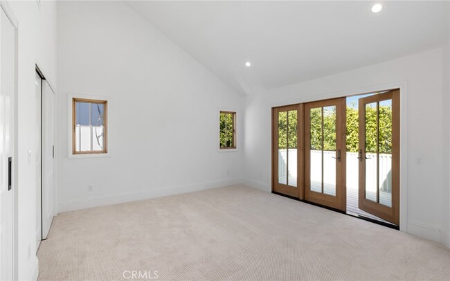 Building Photo - 2214 Holly Ln