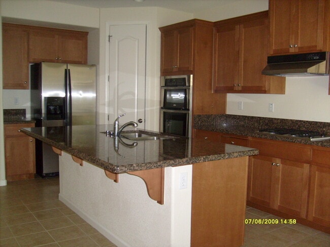 Building Photo - Beautiful 4 Bedroom Home on Prosperity, Modesto