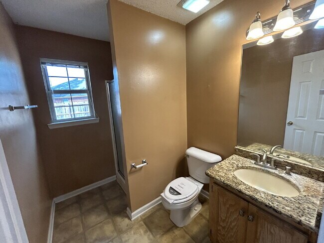 Building Photo - Home For Rent