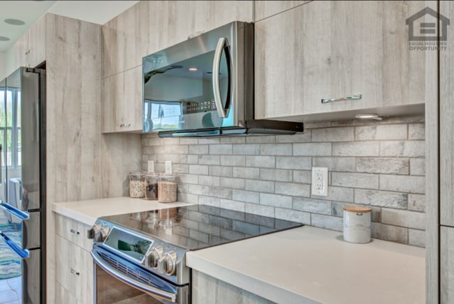 Building Photo - 3Bed/2.5Bath Beautifully Furnished or Unfurnished Home in Goodyear! -- MODERN FINISHES!