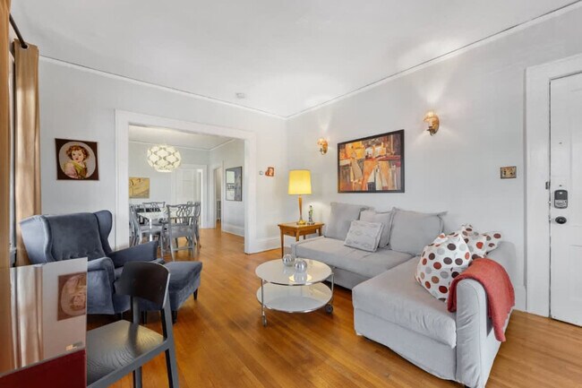 Building Photo - 536 Hawthorne Ln