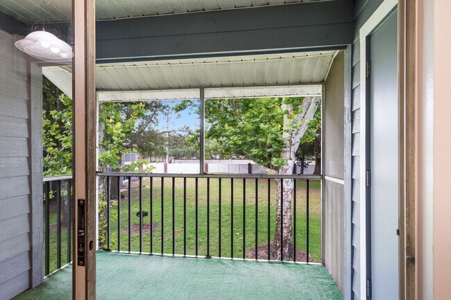 Building Photo - 2/2 Condo With Screened Patio in Conway area