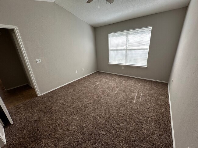Master Bedroom - 2906 Whisper Oaks Ln