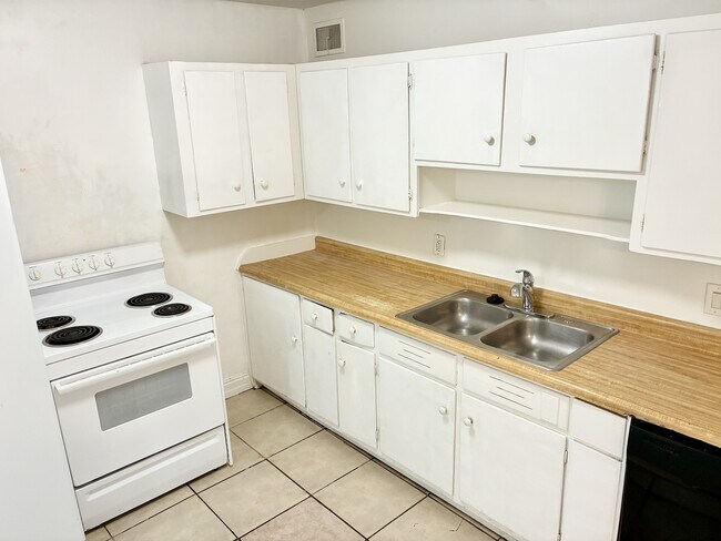 Building Photo - 631 N 120 E