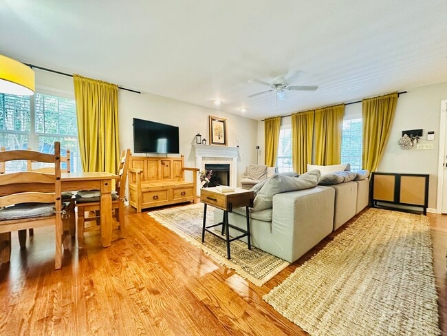 Building Photo - Charming Country Cottage Only 23 Mins from...