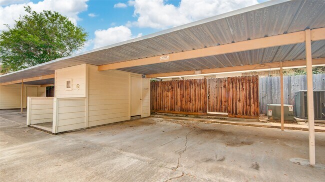Building Photo - 1334 Country Pl Dr