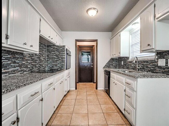 Building Photo - 721 Claremont Dr