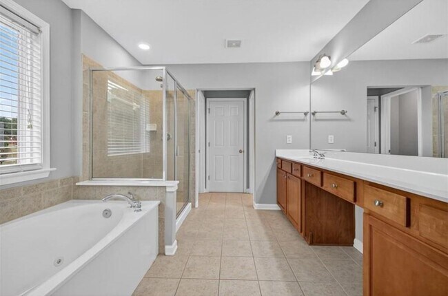 Building Photo - 740 Mayfair Ct