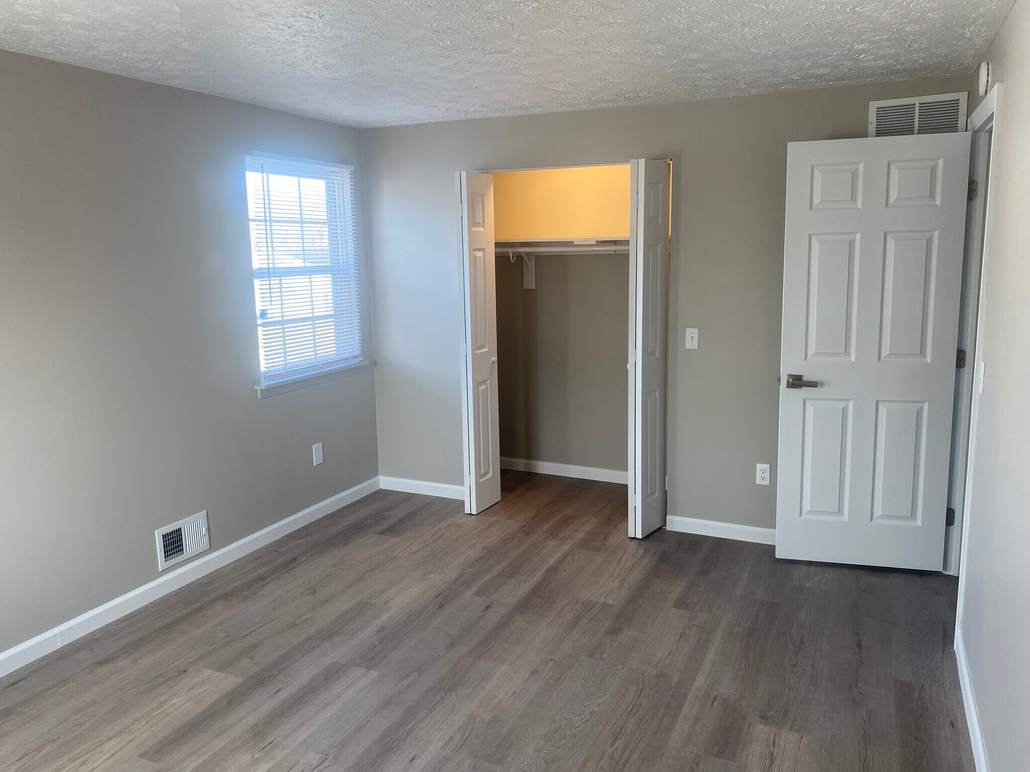 Building Photo - 74 Willowick Dr