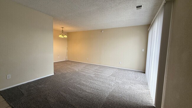 Building Photo - 2 Bedroom 1 Bathroom Apartment in Aurora