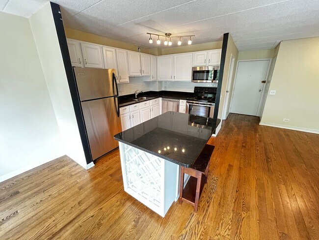 Building Photo - Spacious 2-story, 2-Bedroom Condo in Prime Buena Park Location Near the Lake