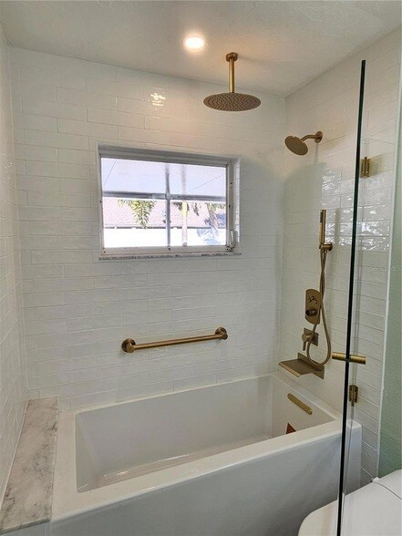 Building Photo - 272 Loyola Rd