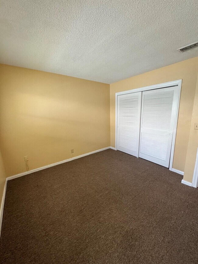 Building Photo - 1901 NE 29th St