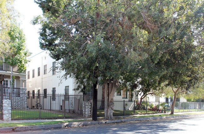 Building Photo - 2376-2378 Portland St