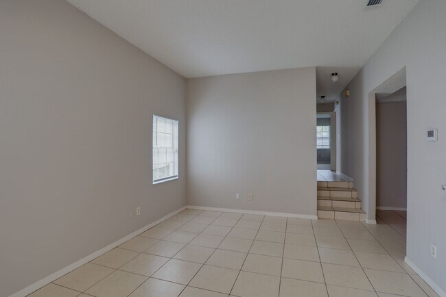 Building Photo - 370 Springdale Dr