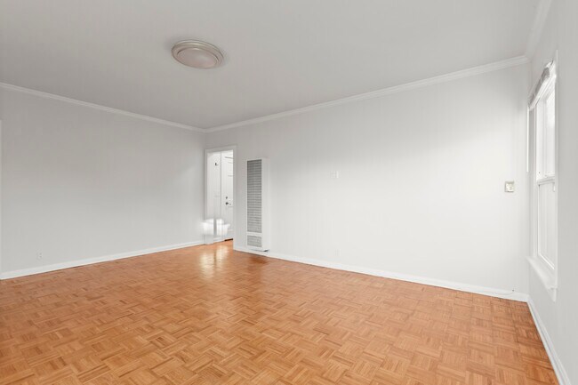 Building Photo - 518 N Genesee Ave