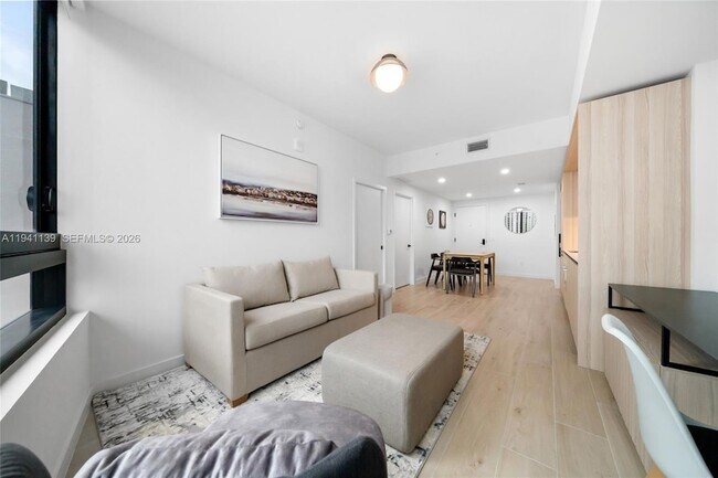 Building Photo - 225 N Miami Ave