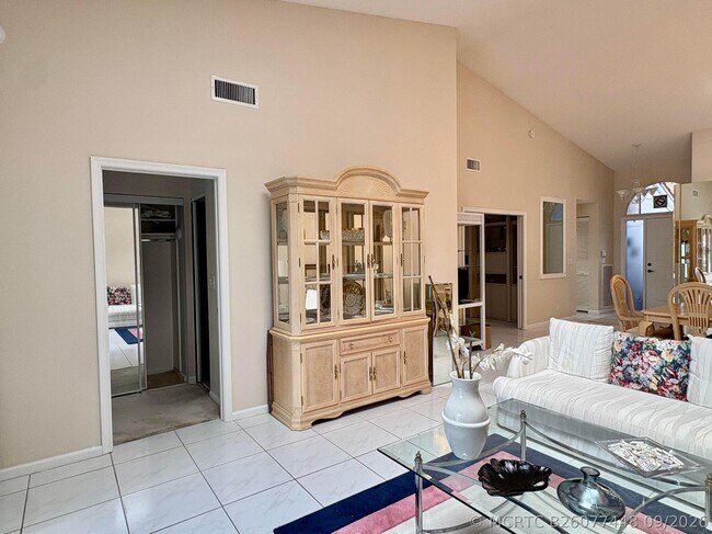 Building Photo - 7702 Majestic Palm Dr