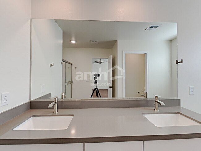 Building Photo - 723 Terrain Star Ave