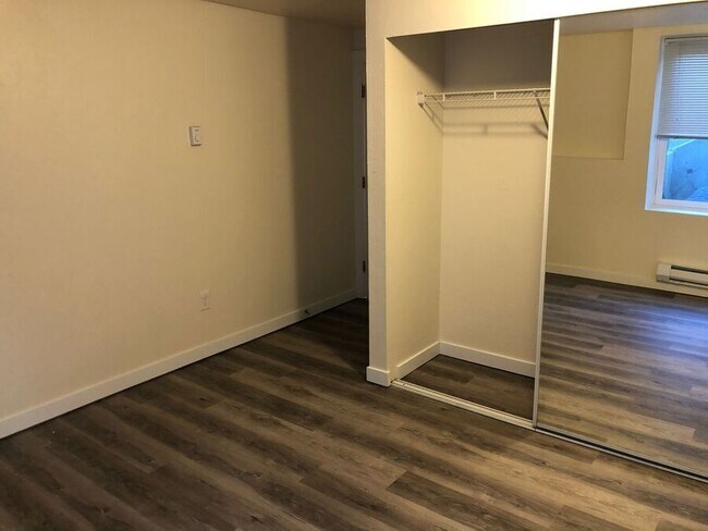 Building Photo - 2839 Thorndyke Ave W