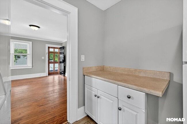 Building Photo - 304 1/2 Marstellar St