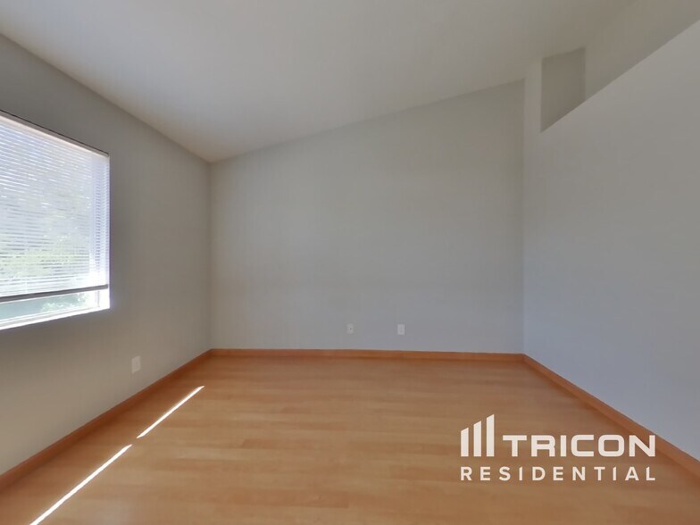 Building Photo - 9027 Warm Springs Cir