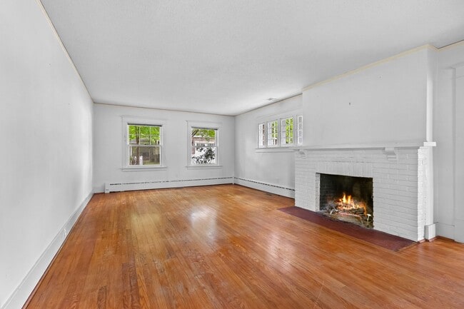 Building Photo - Unique, Charming and Spacious Fayetteville Home!