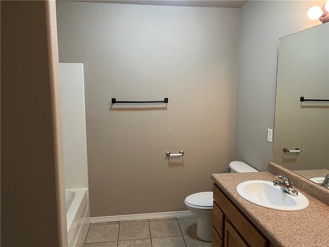 Building Photo - 121 Willow Dr