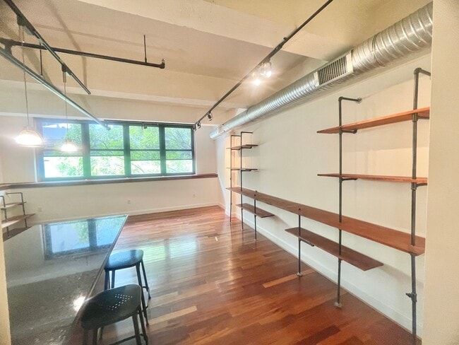 Building Photo - Stunning Downtown Apartment with Parking Garage Access Deducted from monthly Rent!