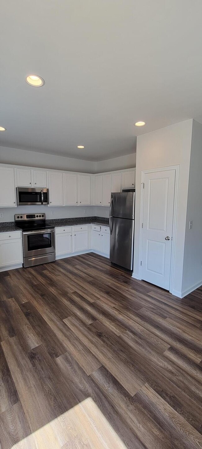 Building Photo - 2902 Plantation Way