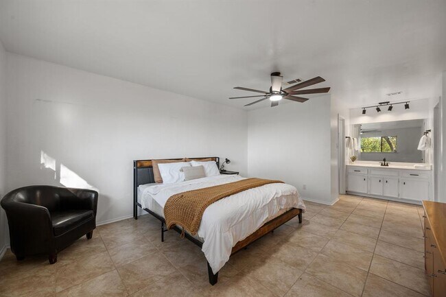 Building Photo - 13200 Running Doe Ln