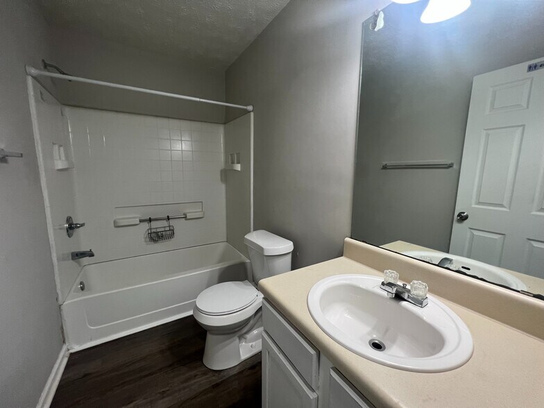 Building Photo - Room in Townhome on Waldrop Ln