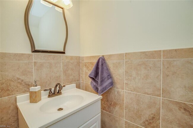 Building Photo - 590 Tenbee Ln