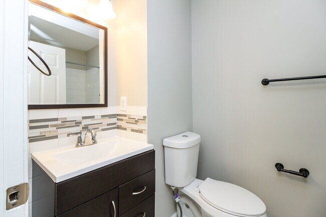 Building Photo - 5981 Tate Dr