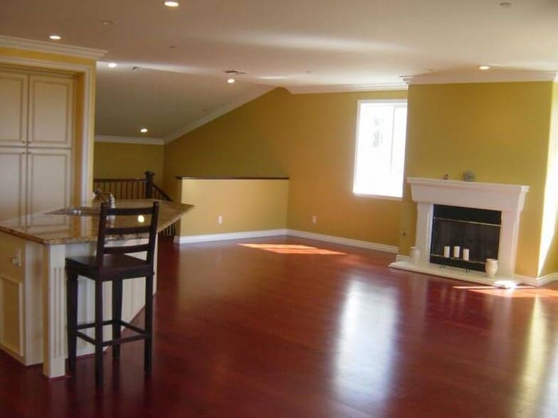 Building Photo - 1211 Chesapeake Dr