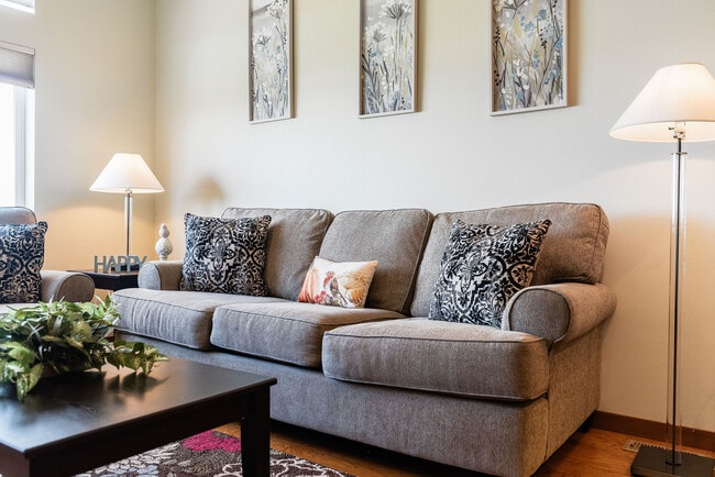 Building Photo - Lincoln Square Townhomes