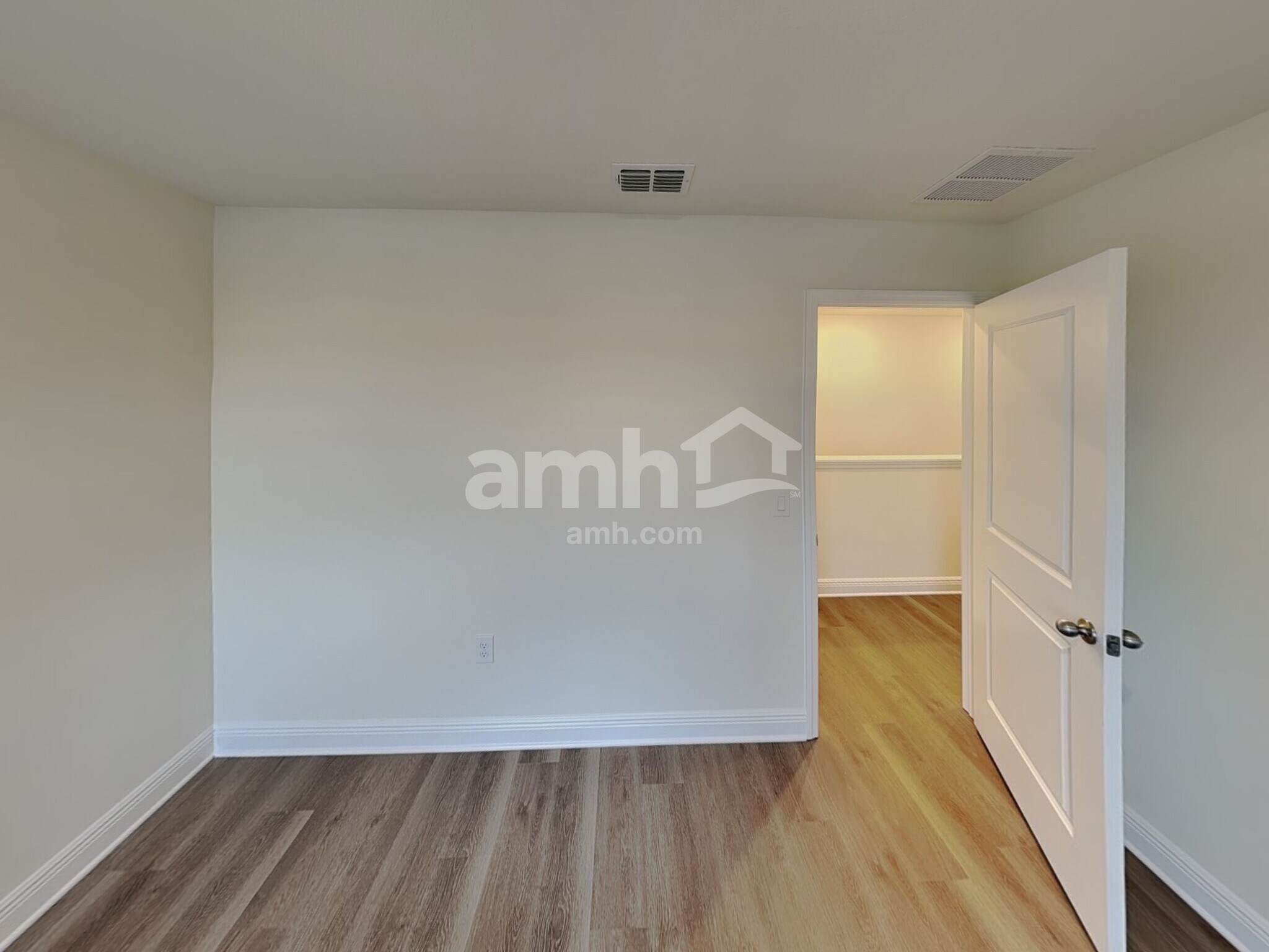 Building Photo - 5976 Sycamore Pl St