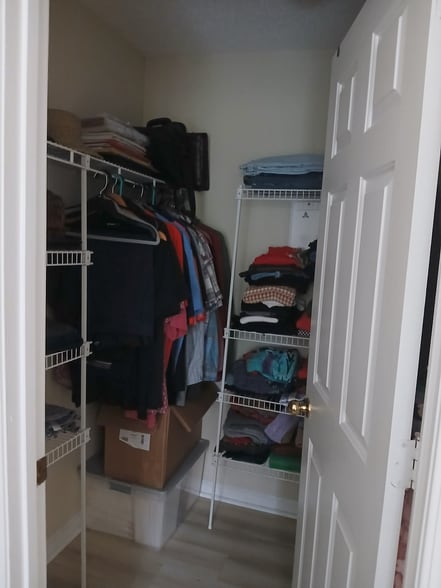 Walk-in Master closet - 100 Kensington Blvd