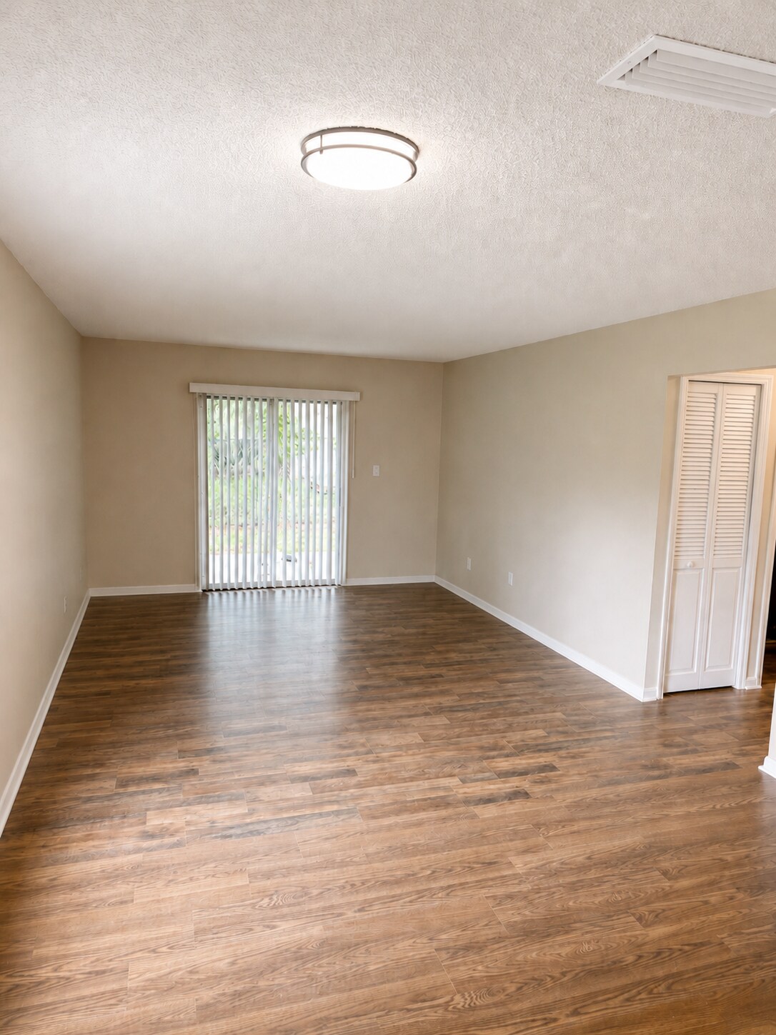 Building Photo - 1604 E Whispering Hills Rd