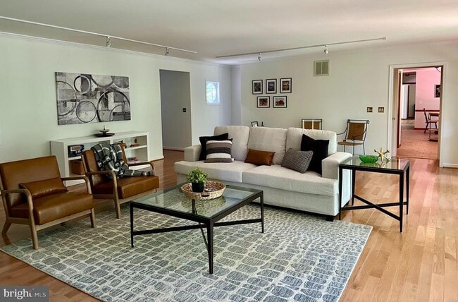 Building Photo - 15679 Edgegrove Rd