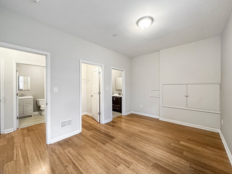 Building Photo - 2418 Frankford Ave