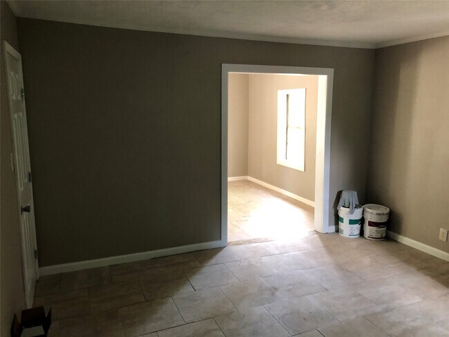 Building Photo - 695 Grimes Ave