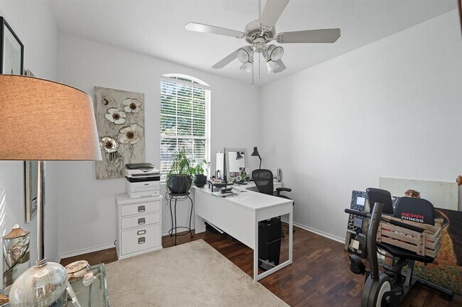 Building Photo - 305 Olmos Dr