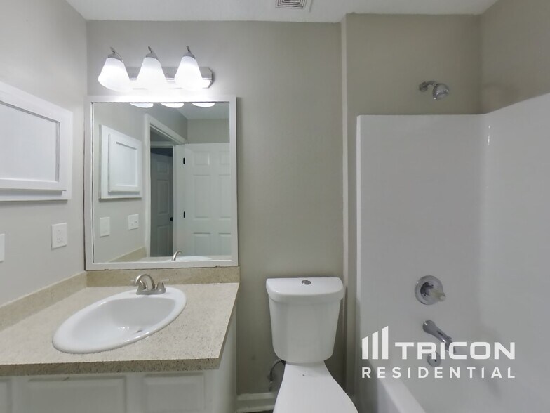 Building Photo - 11507 Otters Den Ct E