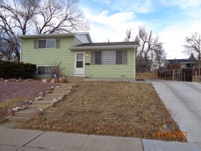 Building Photo - Nicely located close to Memorial Park and ...