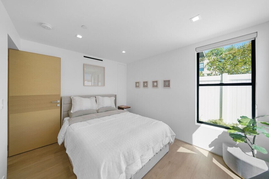 Building Photo - 1500 Ocean Dr