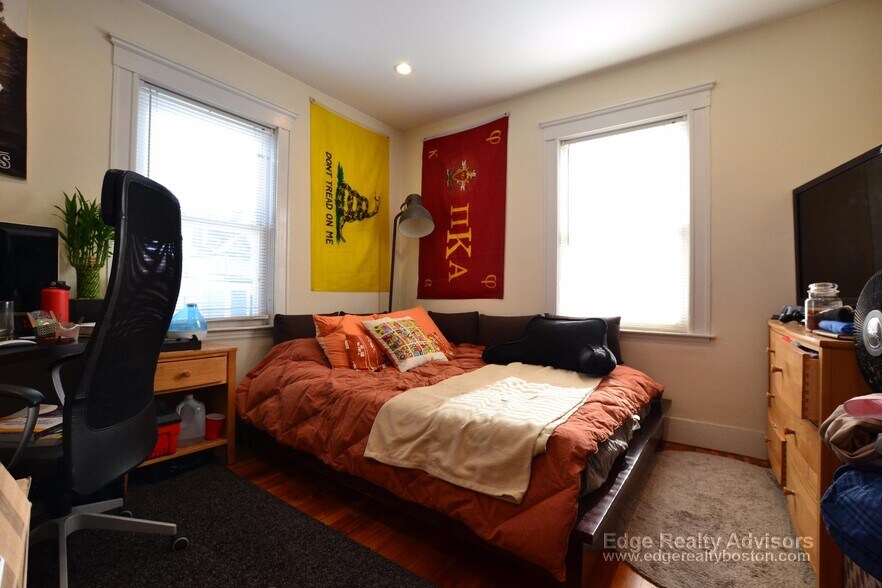 Building Photo - 8 Sawyer Ter