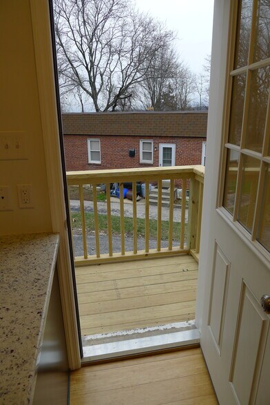 Building Photo - 278 Valley View Road